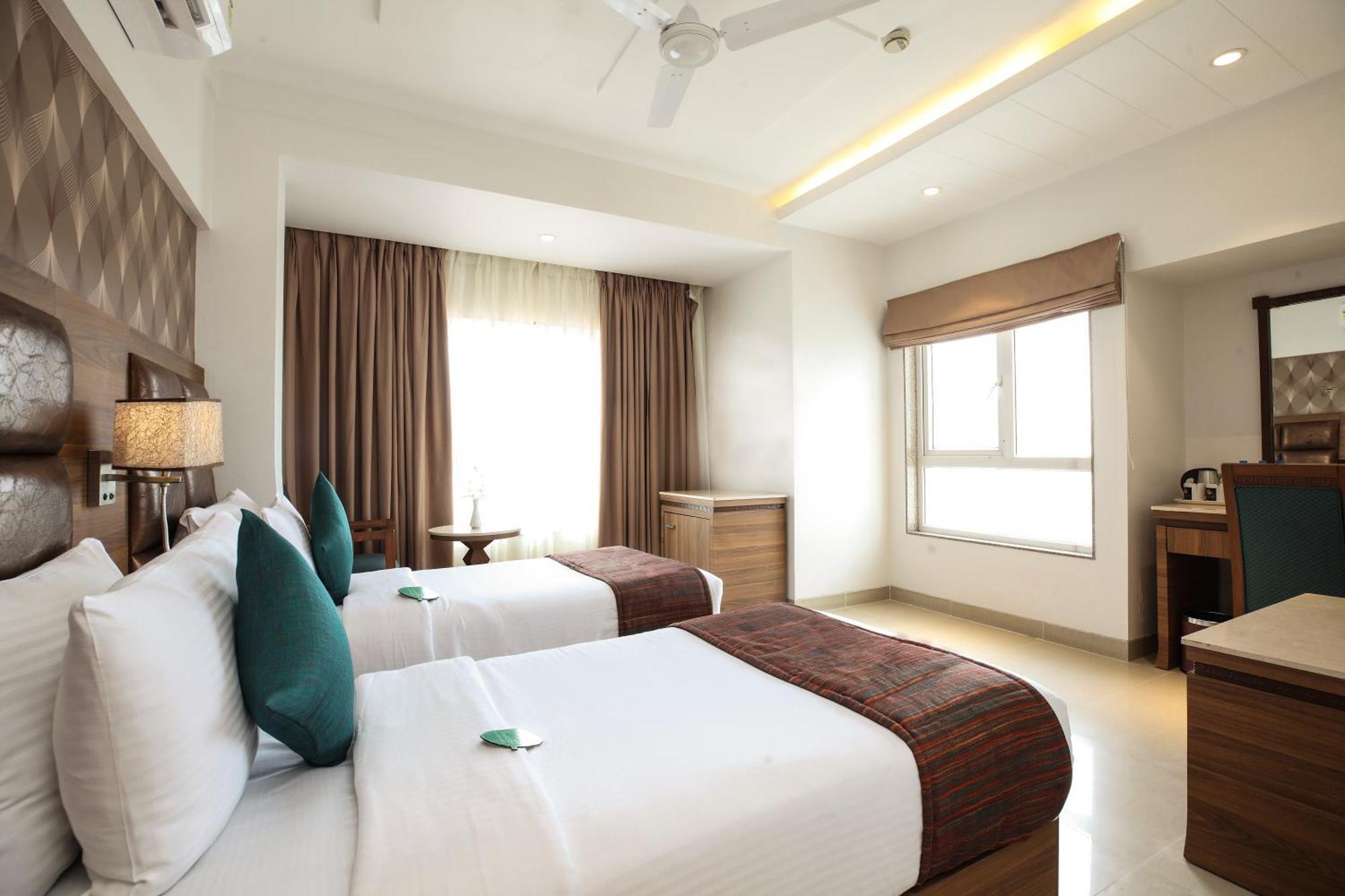 Click Hotel Nashik Exterior photo