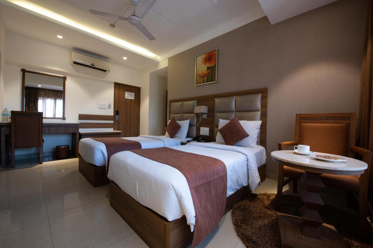 Click Hotel Nashik Exterior photo